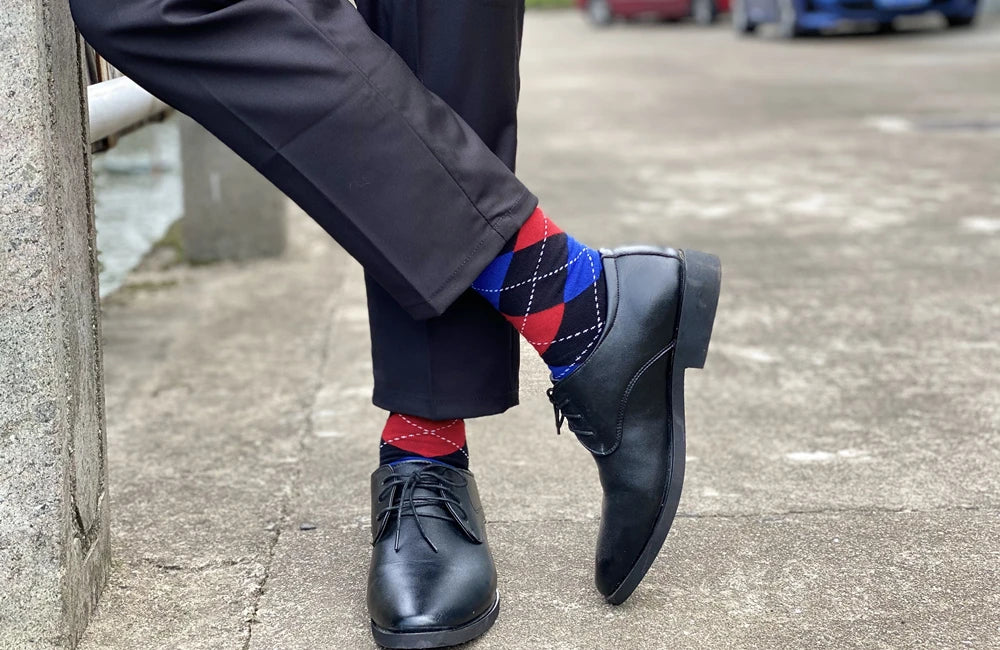Gemusterte Trendsocken für Herren aus weicher und atmungsaktiver Baumwolle, hochwertiger Tragekomfort in Übergrößen