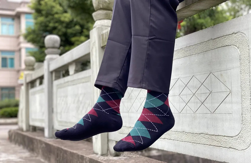 Gemusterte Trendsocken für Herren aus weicher und atmungsaktiver Baumwolle, hochwertiger Tragekomfort in Übergrößen