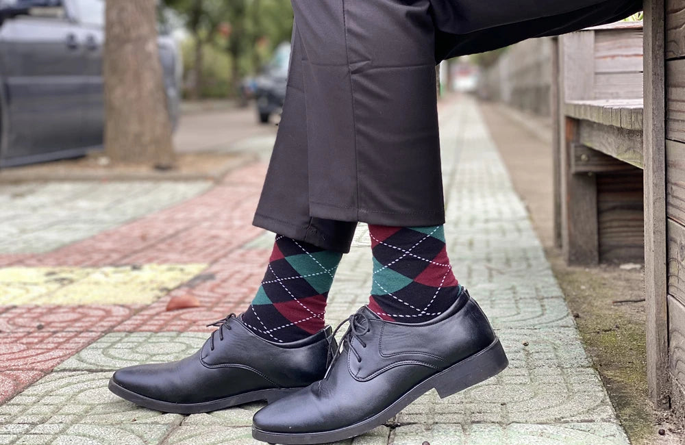Gemusterte Trendsocken für Herren aus weicher und atmungsaktiver Baumwolle, hochwertiger Tragekomfort in Übergrößen