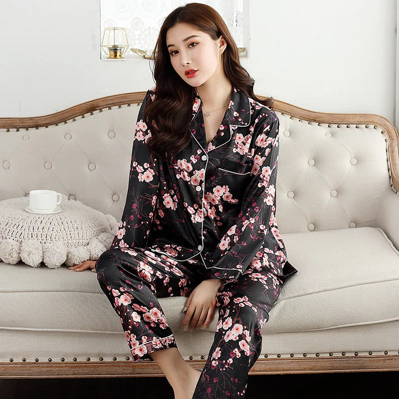Luxuriöses Pyjama-Set mit Satin-Seiden-Feeling für Damen, eine geknöpfte Nachtwäsche-Loungewear für Winternächte