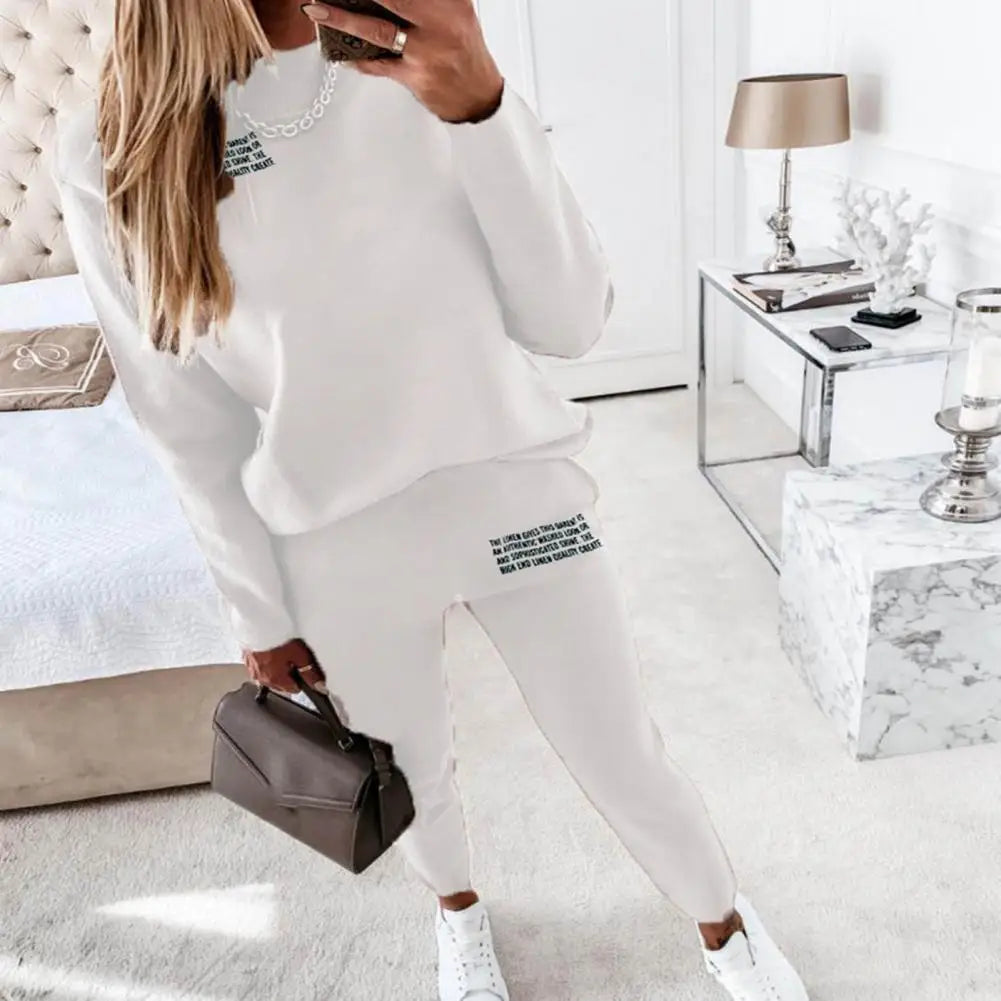 Zweiteiliger Damen-Trainingsanzug mit kuscheligem Rollkragenpullover und Hose mit Kordelzug, perfekt für die Übergangssaison mit Stil und Komfort