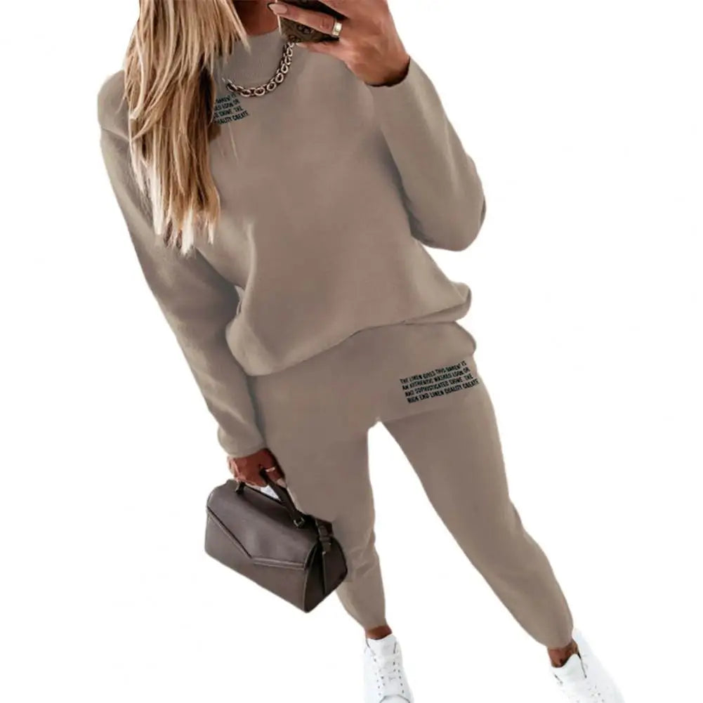 Zweiteiliger Damen-Trainingsanzug mit kuscheligem Rollkragenpullover und Hose mit Kordelzug, perfekt für die Übergangssaison mit Stil und Komfort