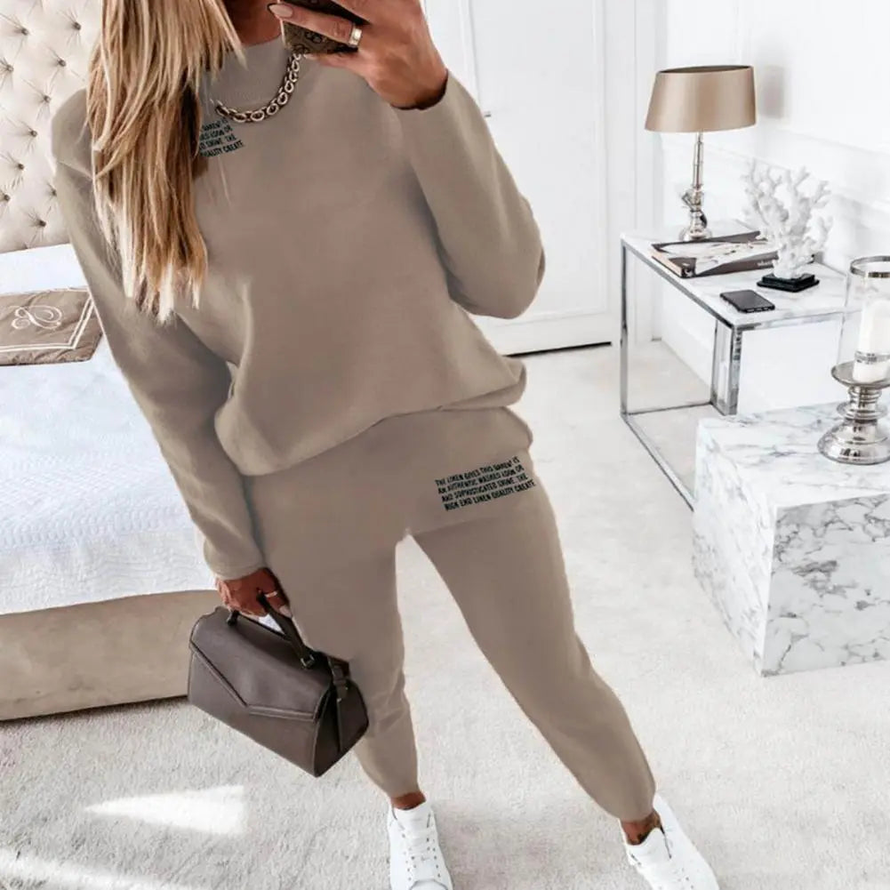 Zweiteiliger Damen-Trainingsanzug mit kuscheligem Rollkragenpullover und Hose mit Kordelzug, perfekt für die Übergangssaison mit Stil und Komfort