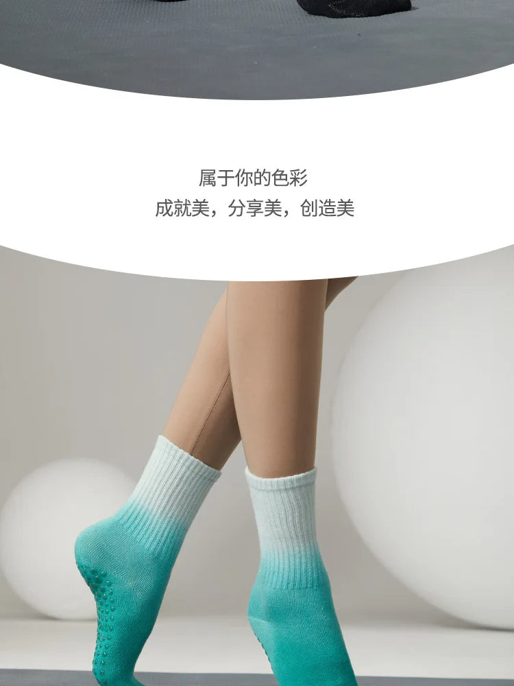 non-slip Mid-Tube Gradient Yoga Socks from breathable Cotton for Comfort for Women's Dance, Ballet, Pilates, yoga and exercise