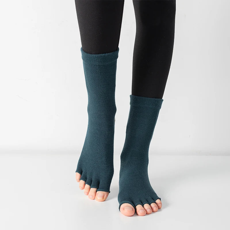 Silicone non-slip toeless yoga pilates socks with five fingers for women in fitness, sport, dance, ballet – elegant ankle socks for the active lady