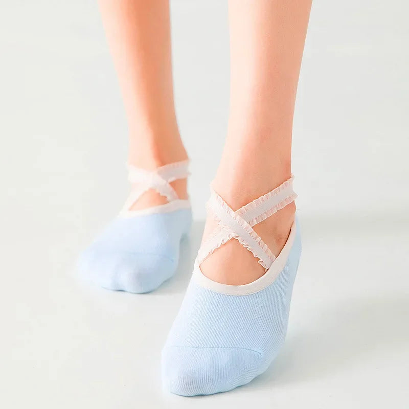 Solid color yoga pilates ballet socks with silicone< non-slip, backless socks for breathable comfort in dance and sports