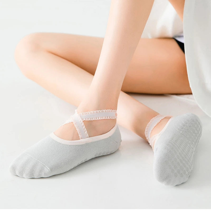 Solid color yoga pilates ballet socks with silicone< non-slip, backless socks for breathable comfort in dance and sports