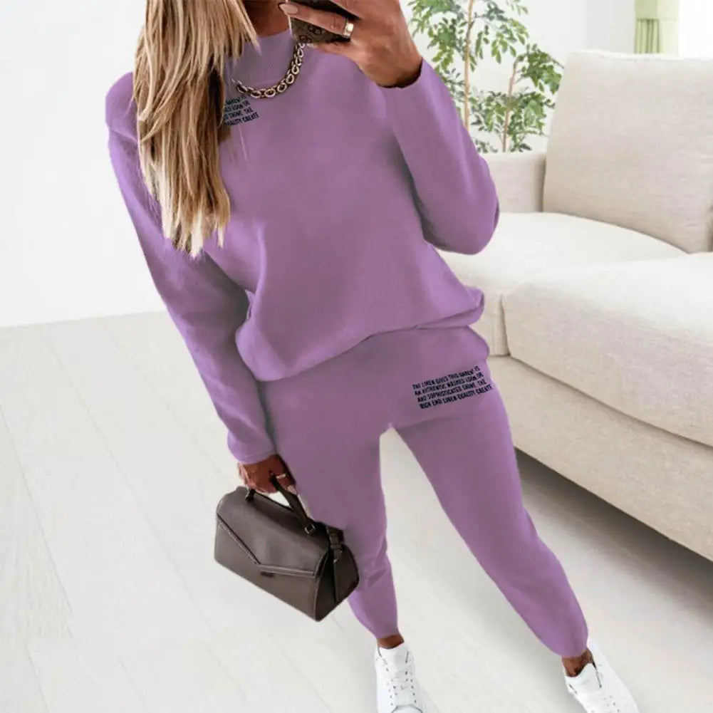 Zweiteiliger Damen-Trainingsanzug mit kuscheligem Rollkragenpullover und Hose mit Kordelzug, perfekt für die Übergangssaison mit Stil und Komfort