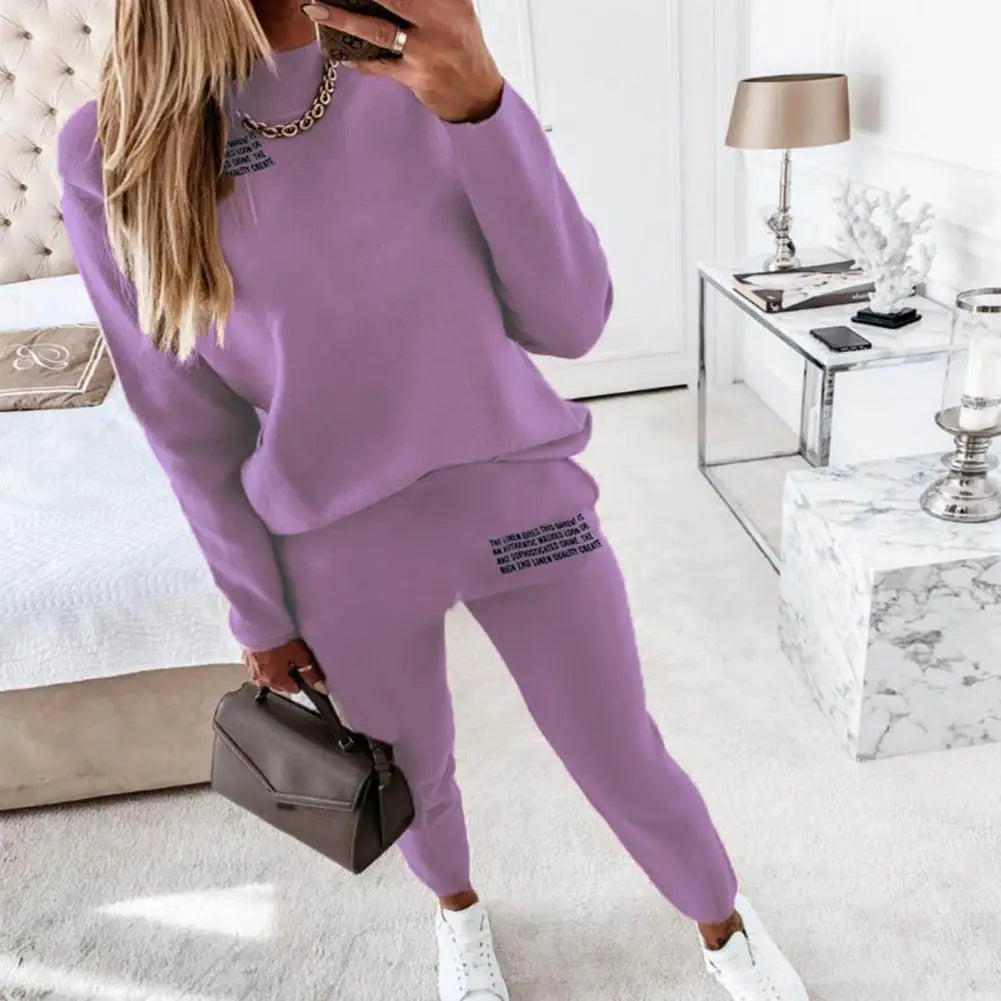 Zweiteiliger Damen-Trainingsanzug mit kuscheligem Rollkragenpullover und Hose mit Kordelzug, perfekt für die Übergangssaison mit Stil und Komfort