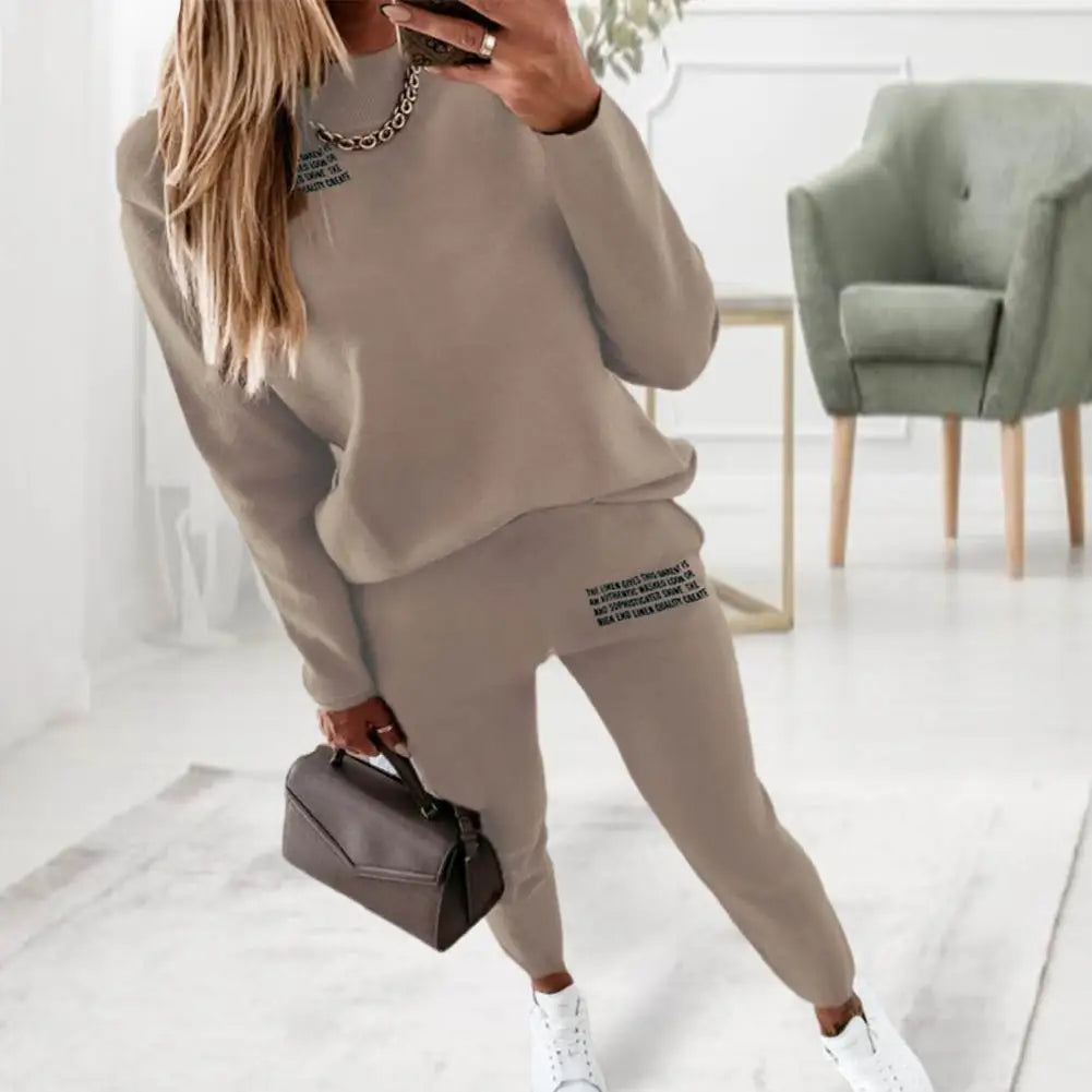 Zweiteiliger Damen-Trainingsanzug mit kuscheligem Rollkragenpullover und Hose mit Kordelzug, perfekt für die Übergangssaison mit Stil und Komfort