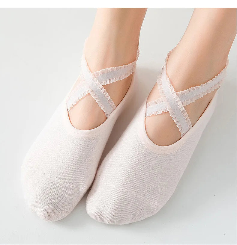 Solid color yoga pilates ballet socks with silicone< non-slip, backless socks for breathable comfort in dance and sports