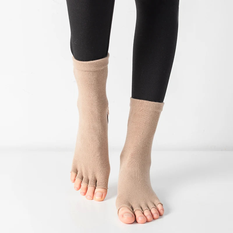Silicone non-slip toeless yoga pilates socks with five fingers for women in fitness, sport, dance, ballet – elegant ankle socks for the active lady