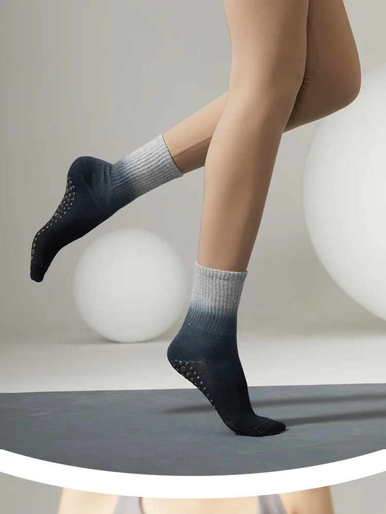 Chaussettes de yoga antidérapantes à dégradé mi-tube en coton respirant pour plus de confort pour la danse, le ballet, le Pilates, le yoga et l'exercice pour femmes