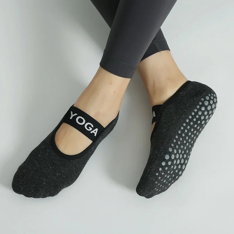 Chaussettes de yoga antidérapantes en silicone à pois en coton pour femmes - compagnon parfait pour le Pilates, design élégant et invisible