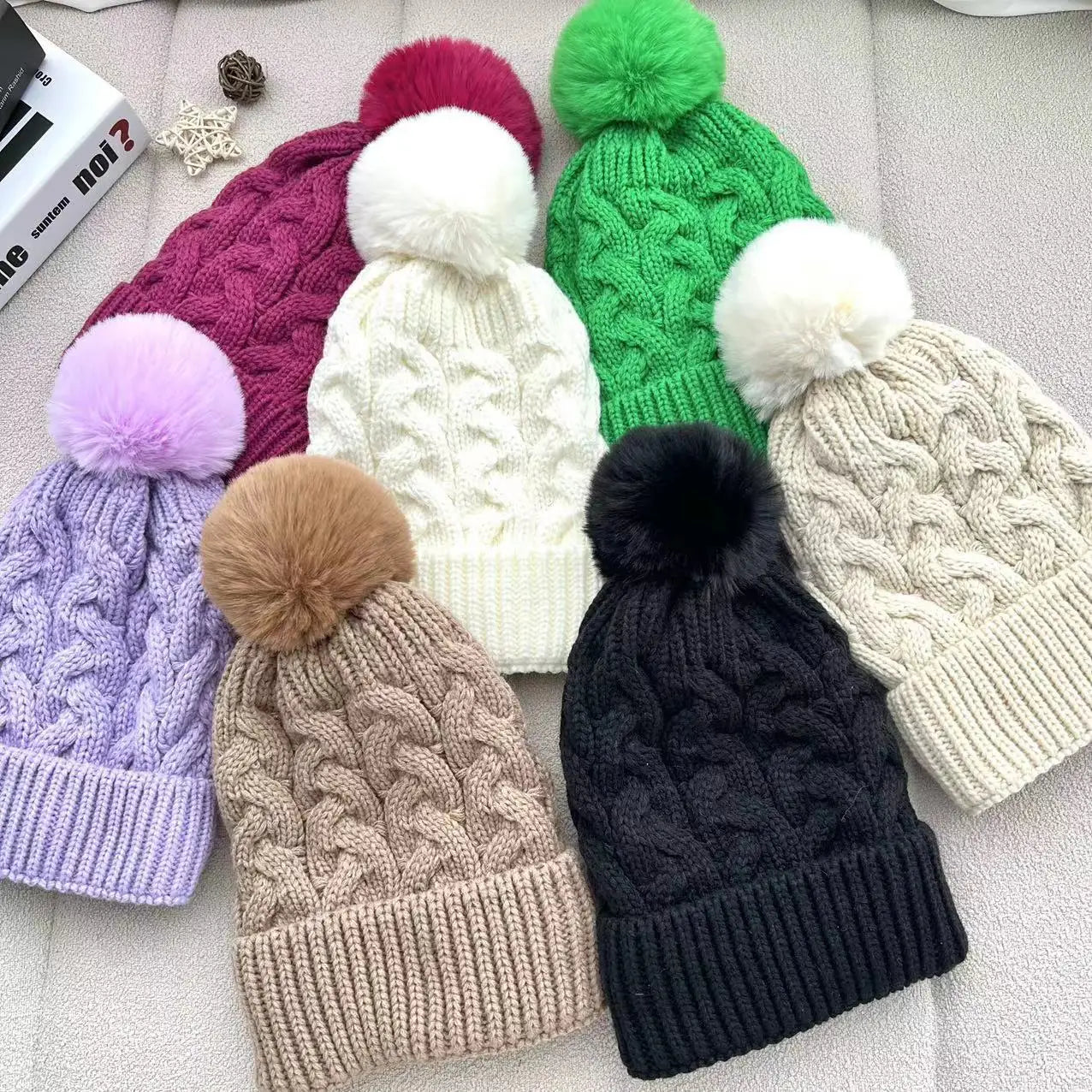 Bonnet chic en tricot torsadé pour l'hiver aux couleurs bonbons