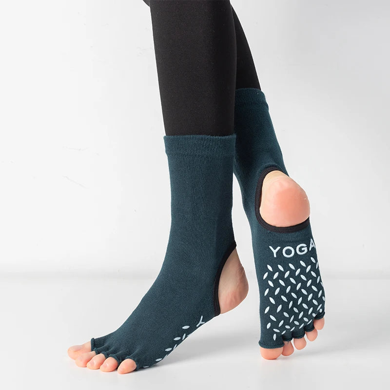 Chaussettes de yoga Pilates sans orteils antidérapantes en silicone avec cinq doigts pour les femmes en fitness, sport, danse, ballet – socquettes élégantes pour les femmes actives