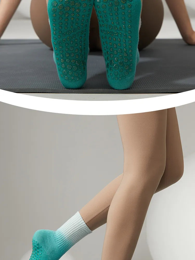 Chaussettes de yoga antidérapantes à dégradé mi-tube en coton respirant pour plus de confort pour la danse, le ballet, le Pilates, le yoga et l'exercice pour femmes