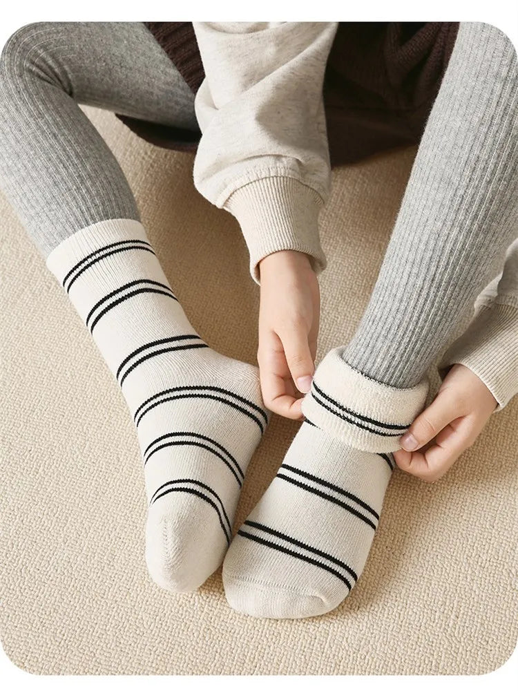 Chaussettes d'hiver chaudes en coton épais avec lettres et motif rayé pour garçons et filles – chaussettes pour bébé, chaussettes pour enfants (5 paires)