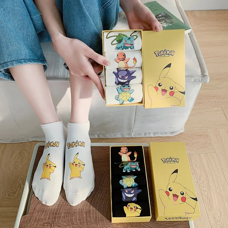 Von Pokémon inspirierte Boxsocken mit Gengar, Charmander, Squirtle und weiteren Kindern, Jungen und Mädchen