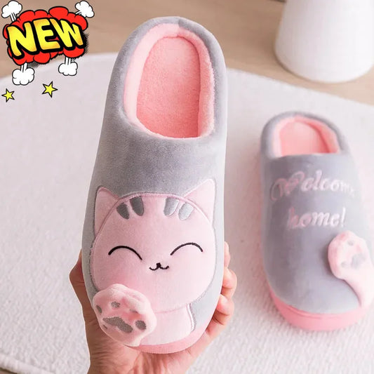 Chaussons confortables pour femme en forme de chat pour plus de chaleur hivernale et de confort antidérapant.